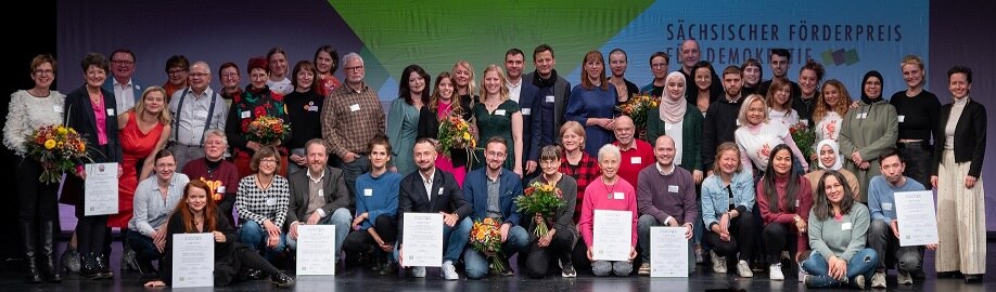 Gruppenfoto der Preisträgerinnen und Preisträger.